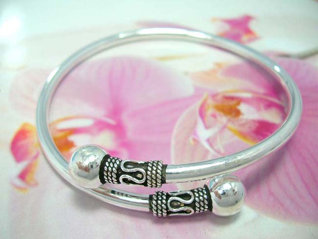 Designer accessory boutique warehouse, Trendy 925. sterling silver bangle bracelet with beaded coil and snaky design