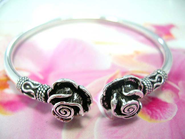Hot designer jewelry store factory, exotic rose designed clasps on 925. sterling silver bracelet