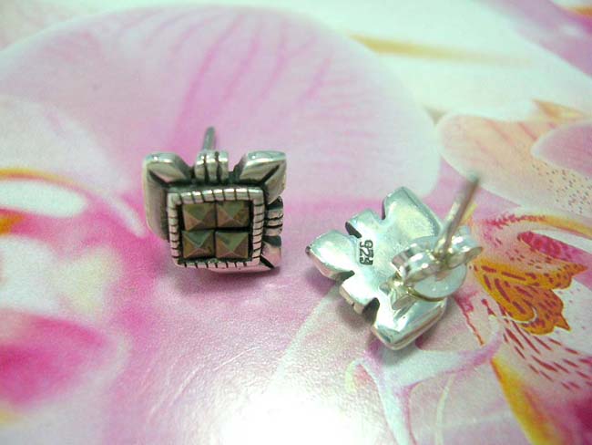 Balinese fashion accessory online shop, 25. sterling silver flower designed, ladies earrings with four diamond gemstone