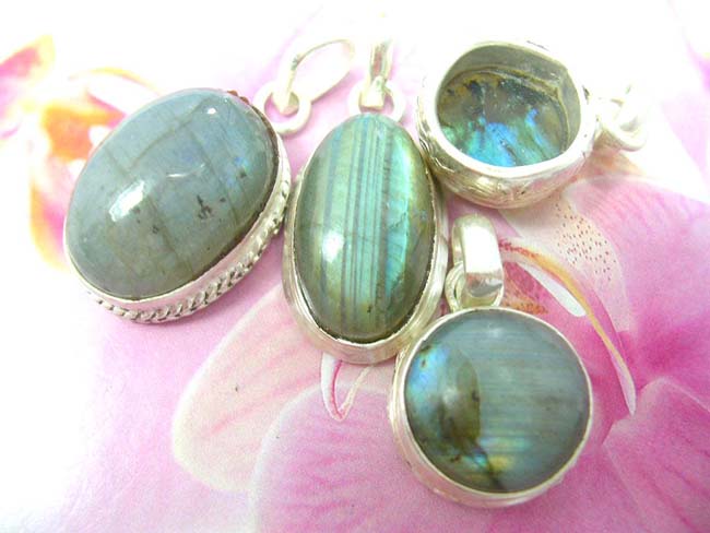 Gemstones online gift shopping warehouse, Opalescent gem in vintage design 925. sterling silver pendant