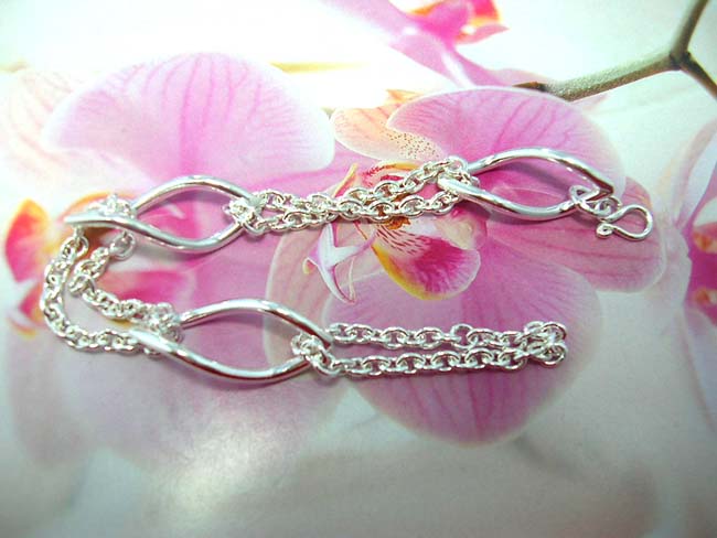 Wholesale trendy jewelry stores, Contemporary 925. sterling silver bracelet with twisted oval designs and double chain