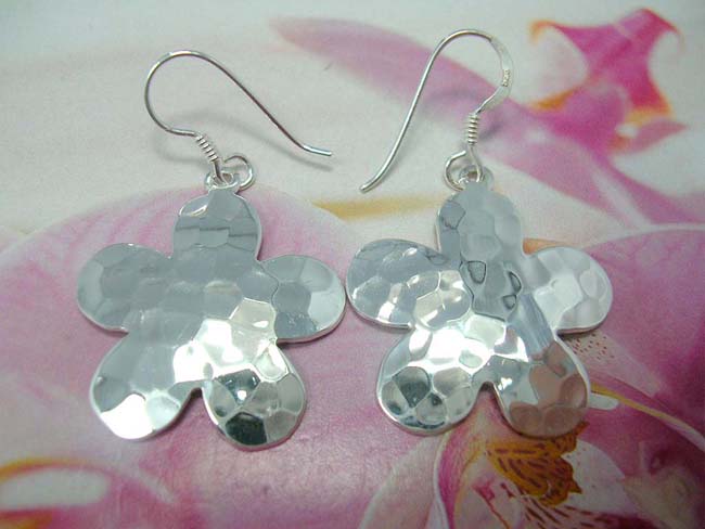 Indonesian art jewelry supplier, 925. Sterling silver daisy designed earrings 