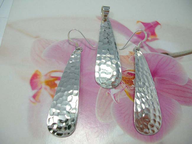 Elongated rain drop inspired, 925. sterling silver jewelry set with earrings and pendant from jewelry import manufacturer