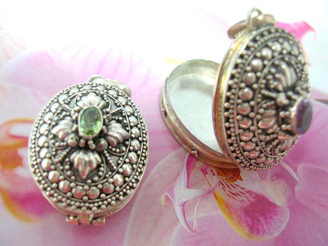 Designer wood jewelry manufacturer. High style cz gemstone set in solid 925. sterling silver locket with bead and flower decor 